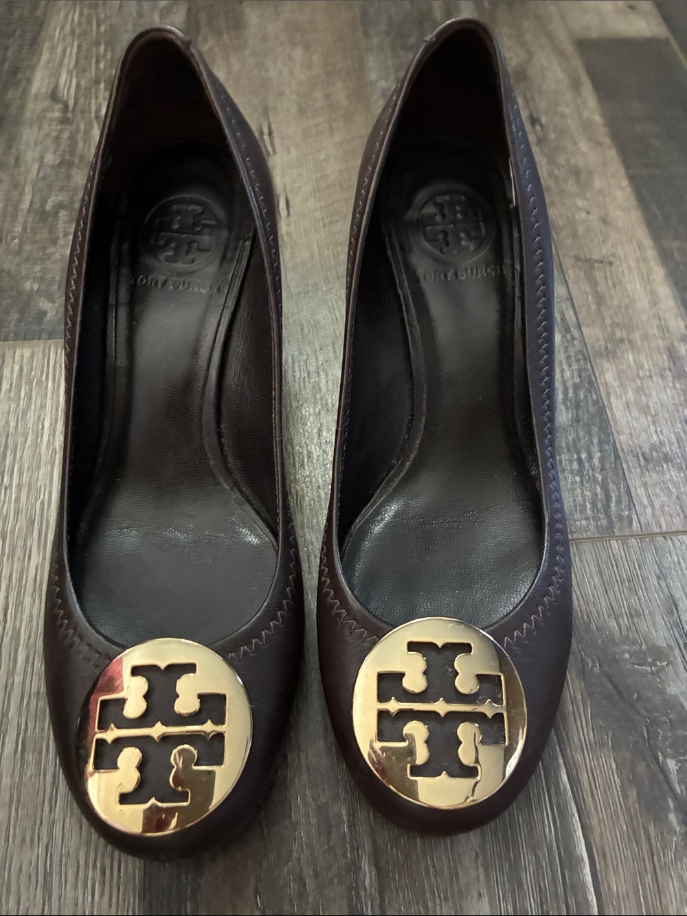 Tory Burch Dark Brown Leather Ballet Flats with Gold Logo. Size 6.5